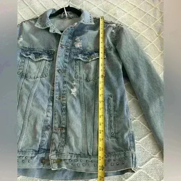 Free People Women’s Oversized Distressed Denim Jacket. Size small. - Picture 7 of 9